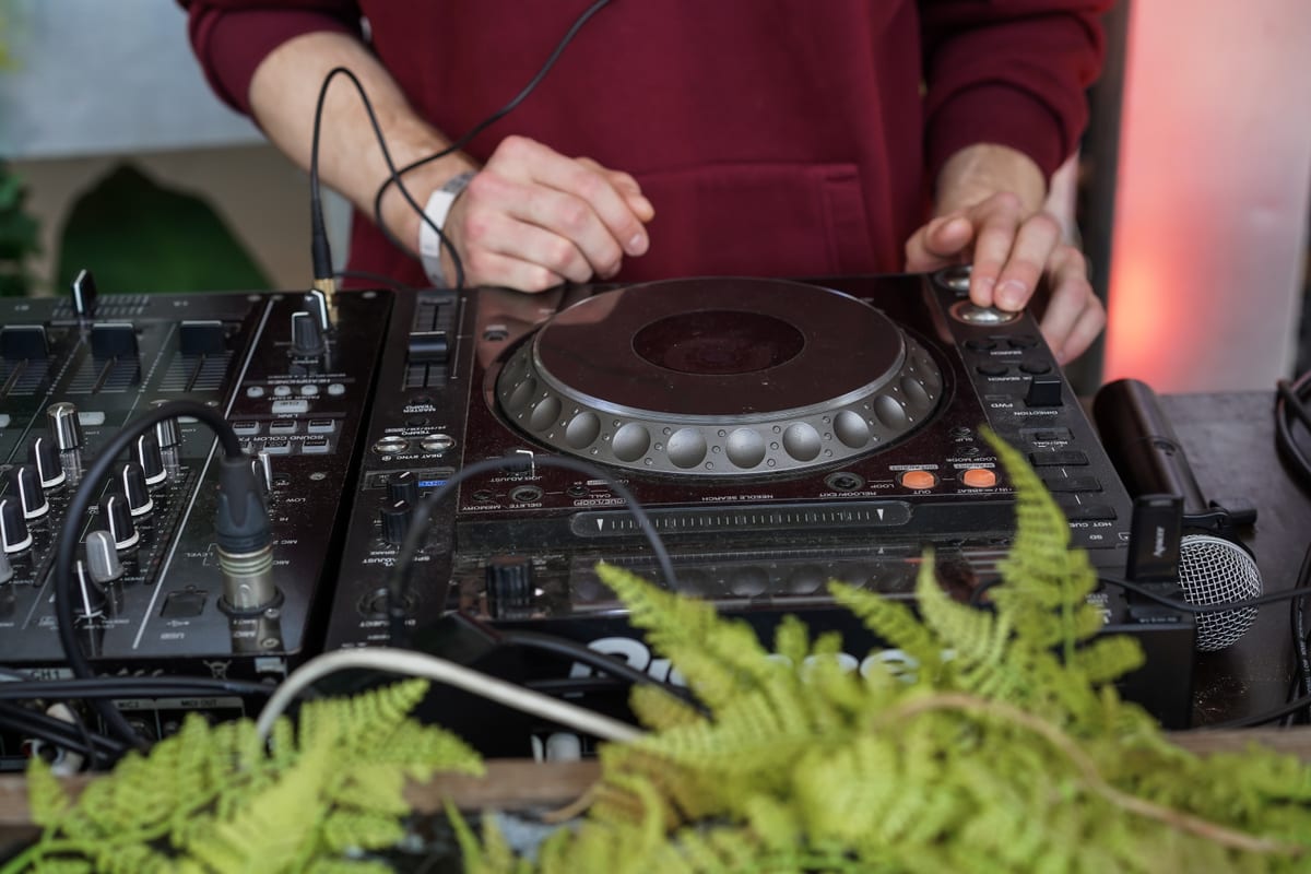 Sound System hire — dj equipment and musician playing music | Panda Party Hire Hire sound system — dj equipment and musician playing music for parties and events in Johannesburg, Sandton and Randburg